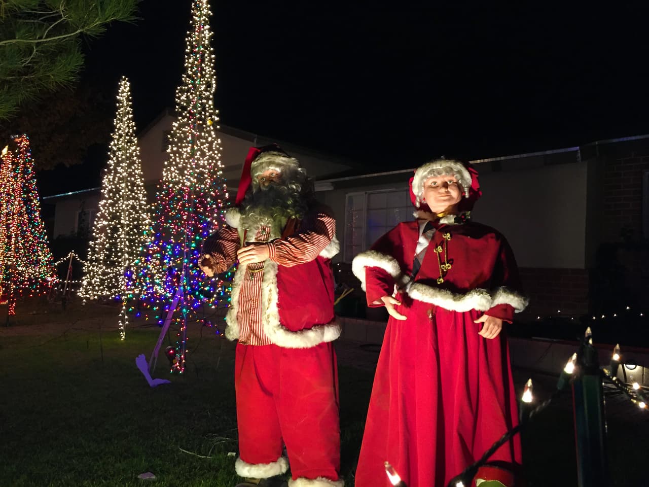 El festival esta abierto del 10 al 26 de diciembre de 6:00 p.m. a 9:00 p.m.