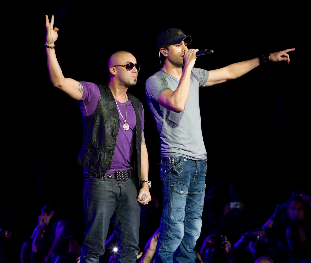 En noviembre de 2010 esta canción fue interpretada con éxito durante la entrega de los Latin GRAMMY en la ciudad de Las Vegas de ese año.