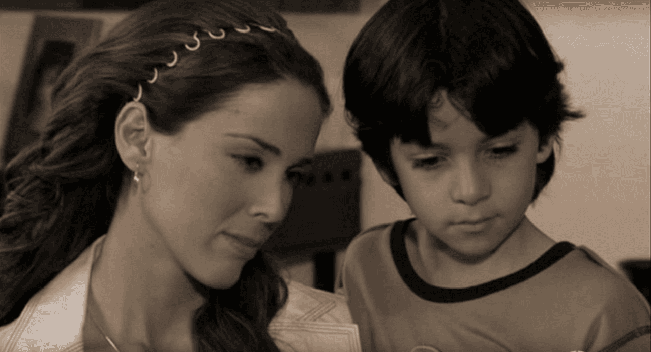 En 2008 llegó a las pantallas de televisión la telenovela ‘Las tontas no van al cielo’, proyecto que contó con las actuaciones protagónicas de Jacqueline Bracamontes, Jaime Camil y Valentino Lanús.