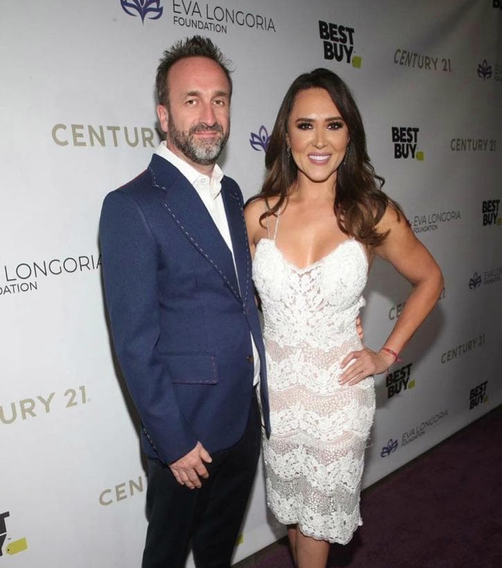 En noviembre del año pasado la periodista 
<b><a href="https://www.univision.com/shows/el-gordo-y-la-flaca/las-senales-que-tanya-charry-dio-de-que-habia-conseguido-principe-azul-antes-que-lo-presentara-publicamente-fotos" target="_blank">hizo pública su relación </a></b>con el productor Sebastián Jiménez durante la gala anual de la fundación Eva Longoria.