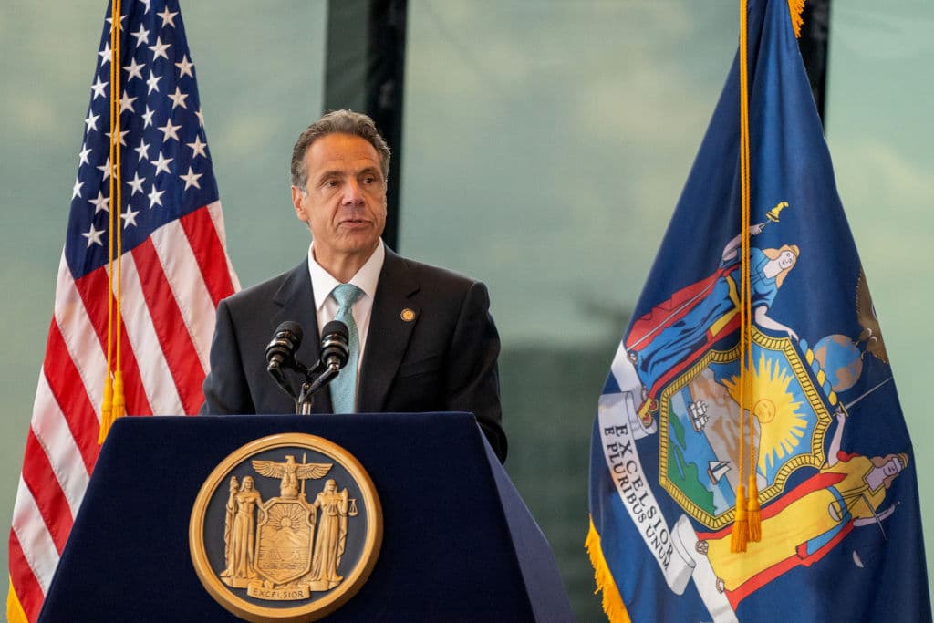 Andrew Cuomo ha entregado su renuncia como gobernador del Estado de Nueva York, para concentrarse en su defensa de las acusaciones de abuso sexual en su contra.
