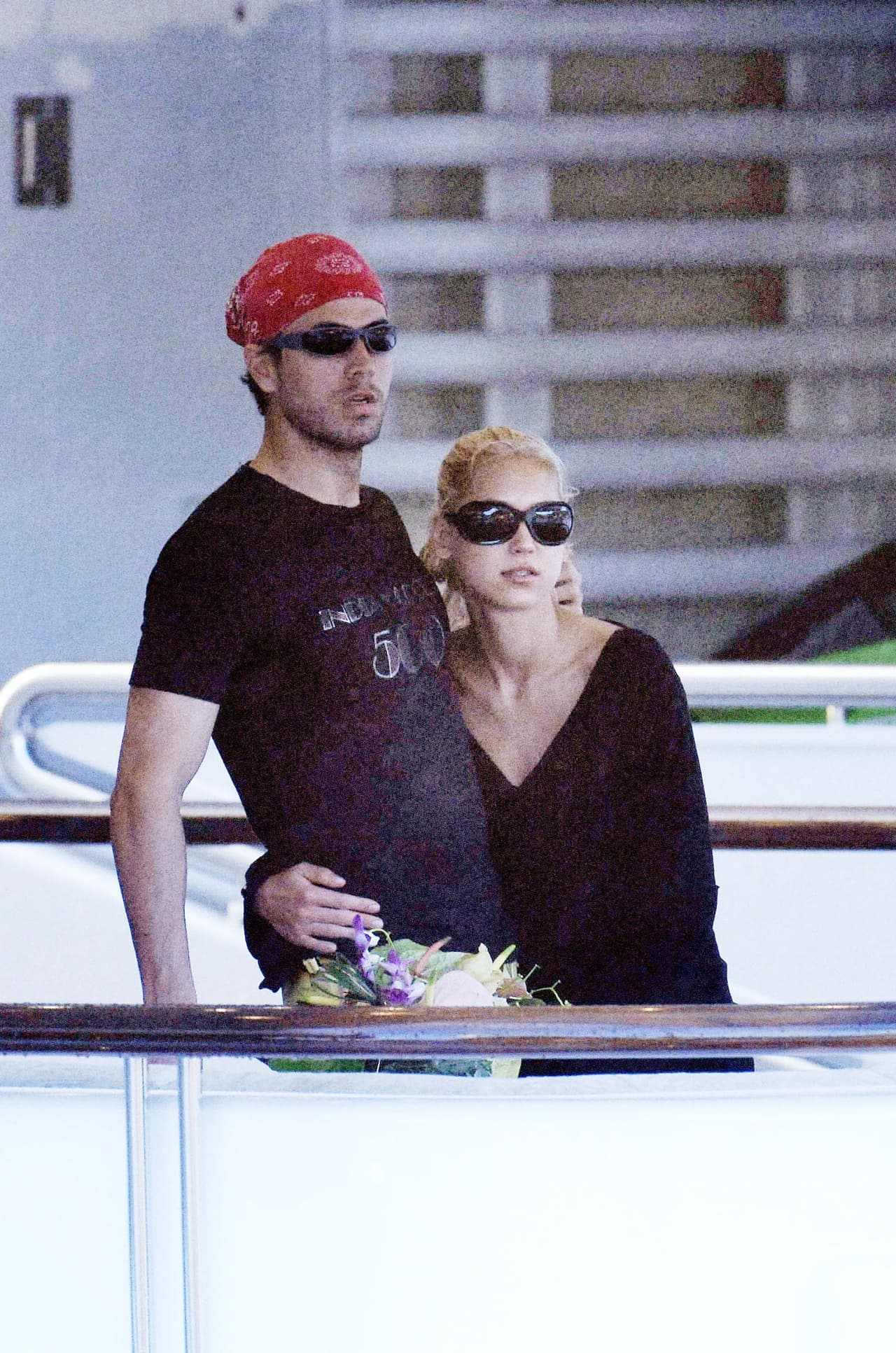 Aunque es bien sabido que durante varios años el intérprete de 'Bailando' no vio como prioridad casarse, Enrique reveló: "Honestamente, creo en el matrimonio. Me gustaría casarme en un futuro".