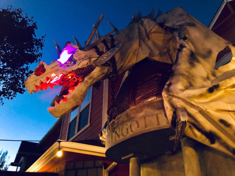 Joel y Amanda Pace decoran su residencia con la temática de Harry Potter todos los años en Halloween. Sin embargo, este año decidieron hacerlo aún más amplio y atractivo.