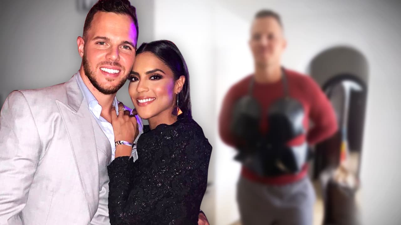 Francisca descubre a Francesco con uno de sus vestidos que lo hizo sentir "como gladiador"