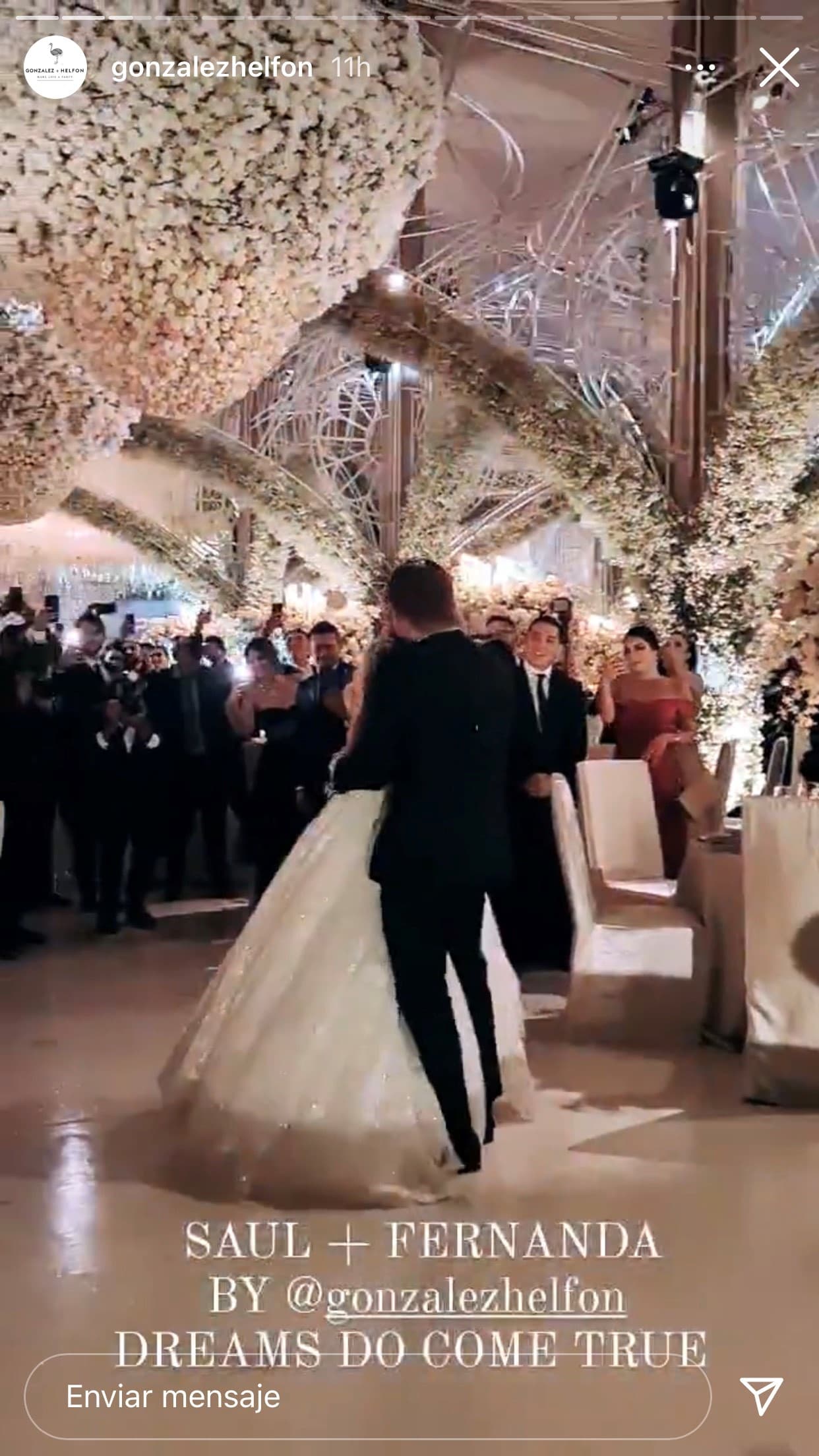 En medio de esa separación, ella anunció que estaba embarazada del boxeador y 
<b><a href="https://www.univision.com/famosos/canelo-alvarez-celebro-su-triunfo-con-un-apasionado-beso-de-su-novia-y-la-porrista-mas-tierna-video?_ga=2.50670889.1202118362.1621779453-1502666978.1614543559" target="_blank">trajo al mundo a María Fernanda en 2017</a></b>. Para 2019, la pareja se dio una nueva oportunidad y este fin de semana llegaron al altar. 
<br>