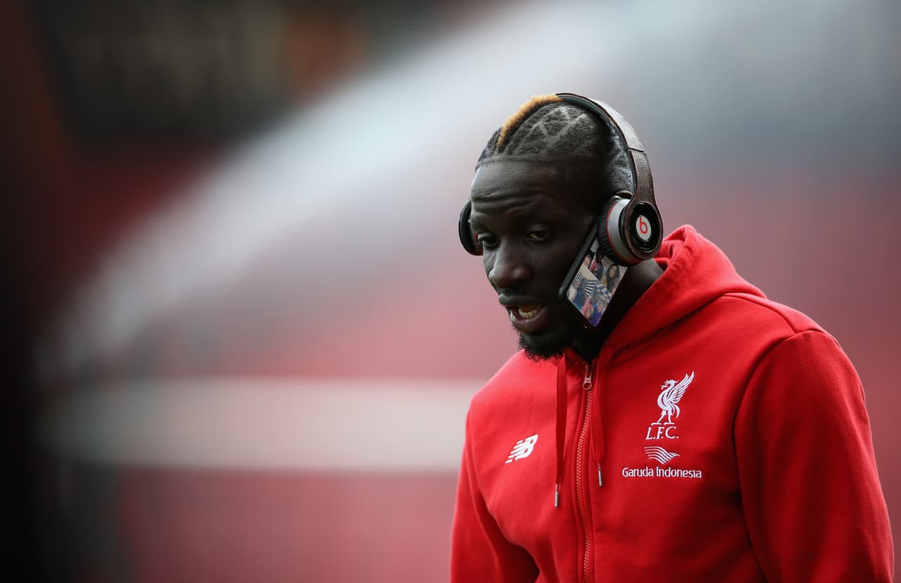 Estilo original es el que lleva
<b>Mamadou Sakho</b> del Liverpool FC. Con un pequeño mohawk pintado y la mayor parte de la cabeza con grecas de varias formas.