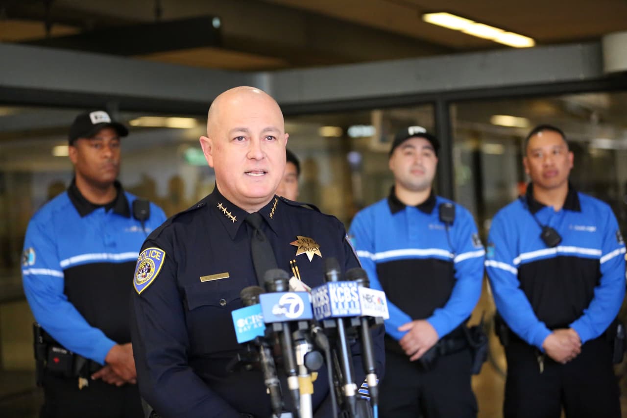 "Este equipo estará formado por empleados de la Policía que serán capacitados para brindar un sentido de seguridad a nuestros pasajeros a bordo de los trenes y disuadir el crimen ", indico el jefe de la Policía del BART cuando se anunció inicialmente la iniciativa.