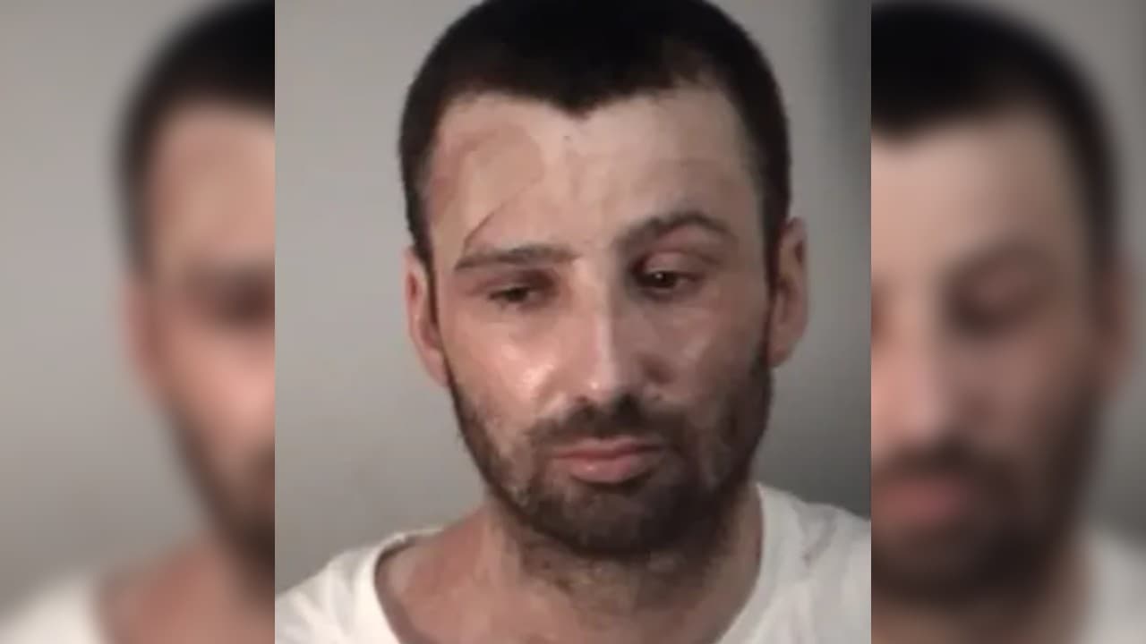 Niño de Eustis resulta quemado por pólvora que un hombre arrojó a una fogata