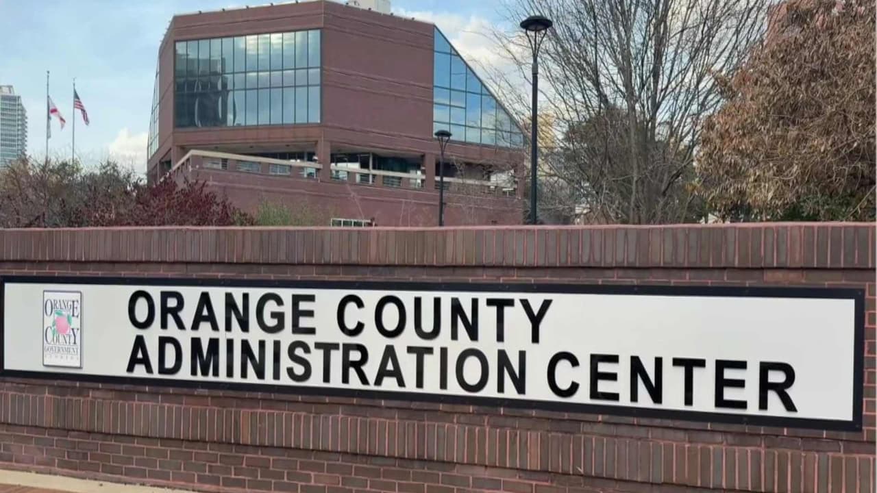 Orange fija el 31 de marzo como plazo en disputa con ICE por gastos en su cárcel