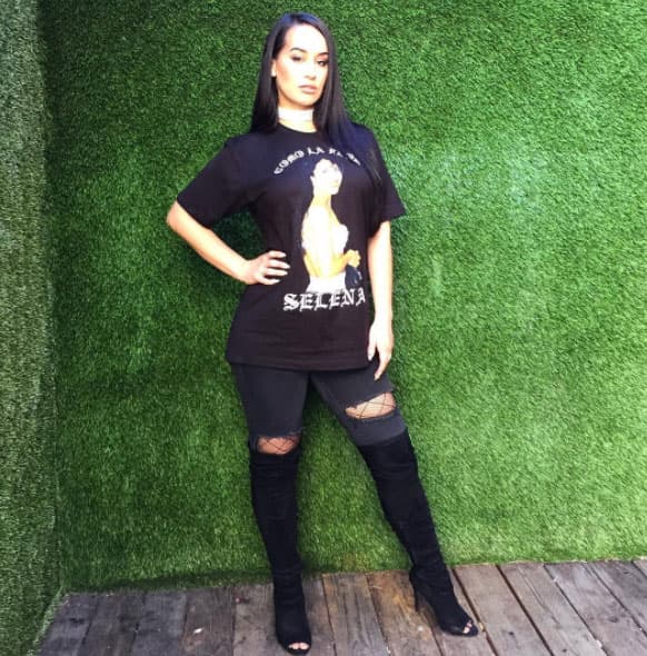 En 2010 tuvo la oportunidad de grabar algunas canciones y de lanzar el sencillo que le abriría las puertas en la música: 'Ahora soy mala'.