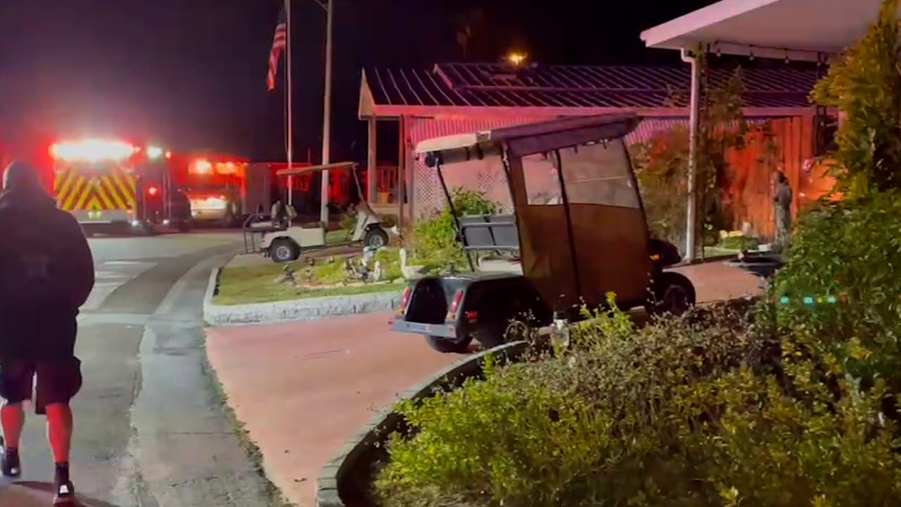 Tampoco estaba claro cuántas personas había en el avión o cuál era su ruta. 
<b>La aeronave fue encontrada "principalmente" en una de esas casas móviles incineradas</b>, dijo el jefe de bomberos.