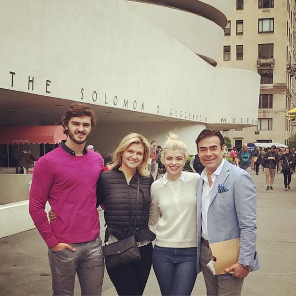 Juntos tuvieron dos hijos: Carla (22 años), quien siguió los pasos de su padre en el mundo de los espectáculos, pues es actriz y cantante; y Antonio, quien estudia la universidad en California y acaba de cumplir 18 años.