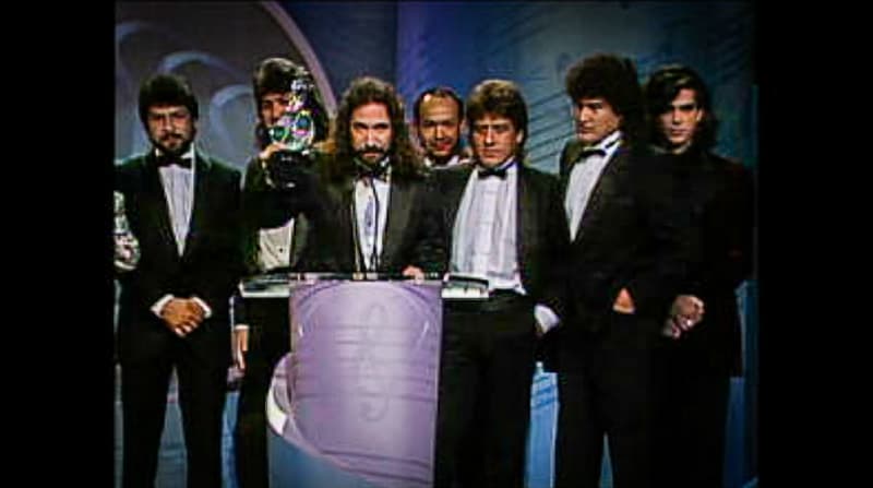 El premio en la categoria Pop/Balada al Grupo del Año fue para Los Bukis, liderados por Marco Antonio Solís y Joel Solís.