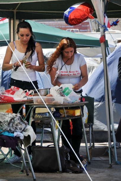 Negó además que la difusión de imágenes de vídeos de los mineros, que suele divulgar el gobierno de tomas que hace a través de equipos enviados por sonda al socavón, sea como un virtual "reality show", como han señalado algunos críticos.