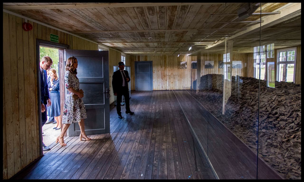 El príncipe William y Kate Middleton también visitaron el Museo Warsaw Rising.