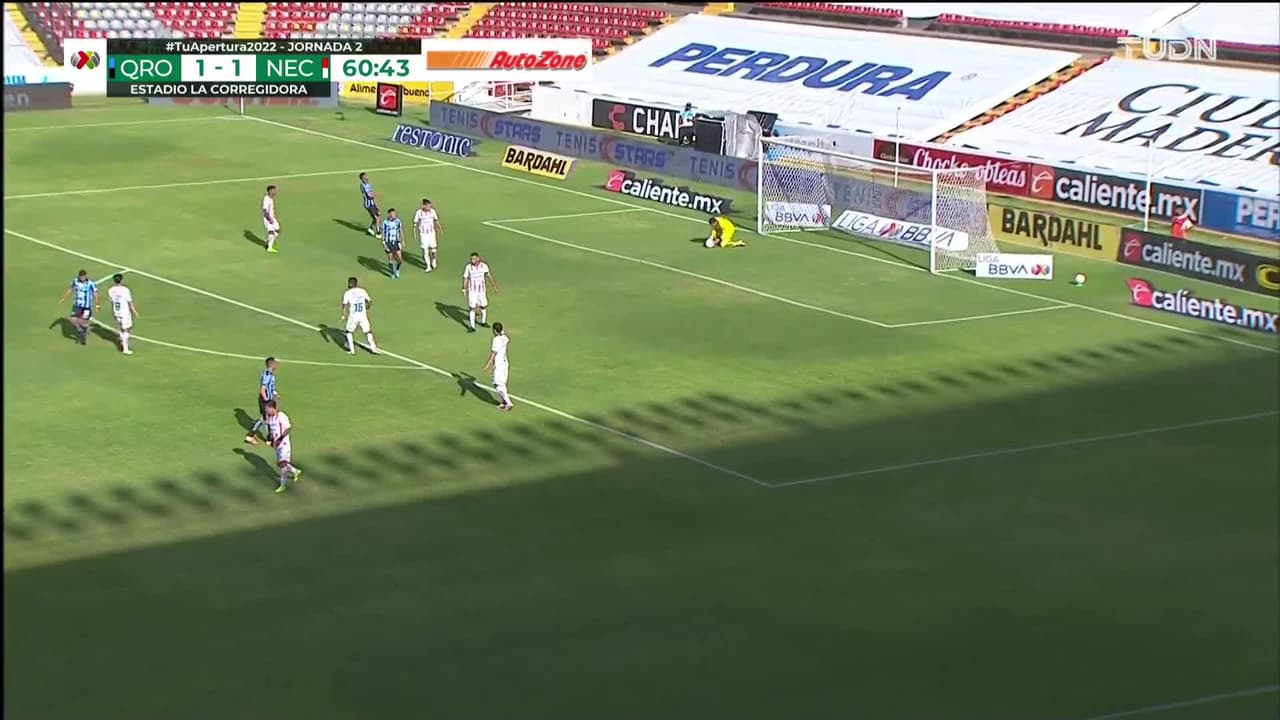 ¡TIRO ATAJADO! disparo por Pablo Barrera.