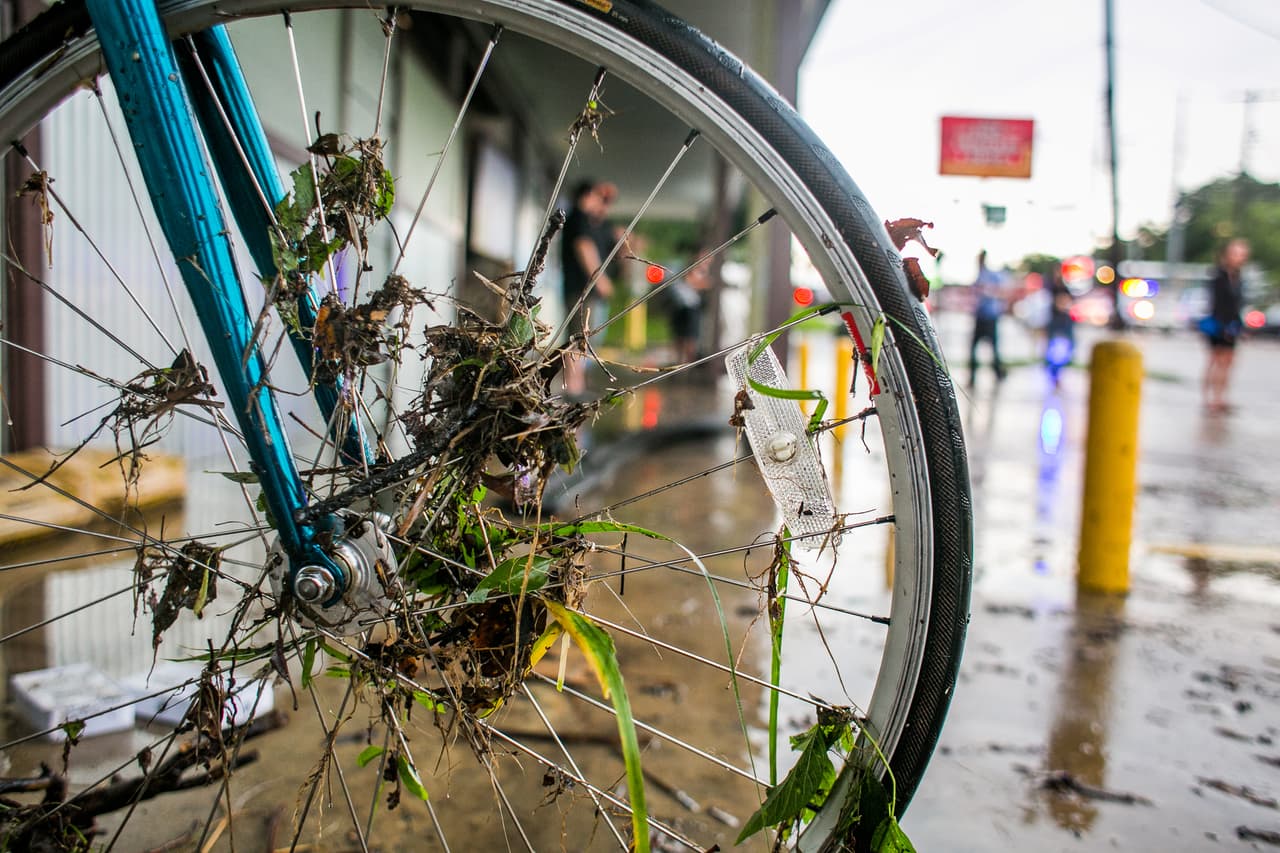 Algunas zonas de la ciudad quedaron bajo el agua luego de intensas lluvias.