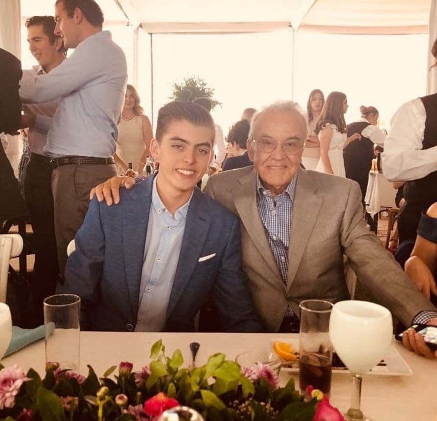 Sin embargo, en la foto que el chico publicó el miércoles, hubo quien le halló parecido con otro miembro de la familia de la intérprete.
<br>