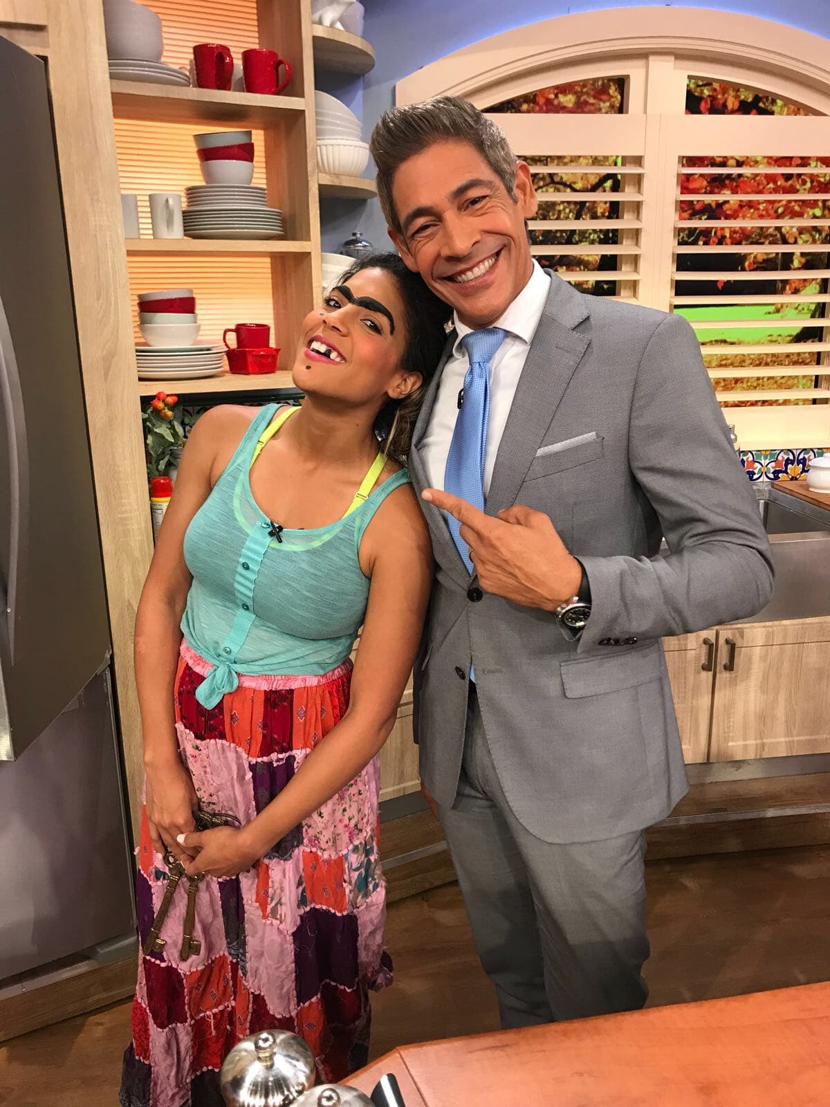 Martes de risas y buen humor, Mela la Melaza y Johnny Lozada nos dieron la bienvenida a Despierta América.