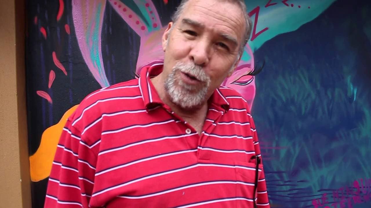 En el 2010 el actor sufrió un accidente en su motocicleta que lo llevó a alejarse de la televisión durante un año por las 15 cirugías a la que fue sometido en una de sus piernas. Un año después regresó a los melodramas.