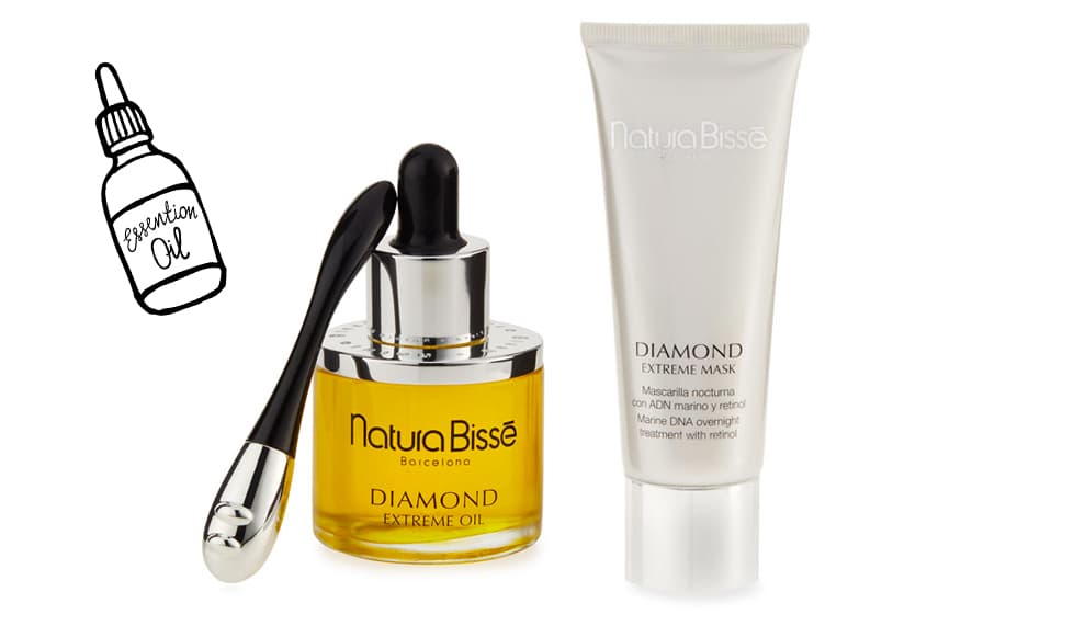 8. DIAMOND EXTREME OIL & NIGHT MASK, Natura Bissé, Bergdorf Goodman, $270 dólares. | Aplica el aceite sobre la piel limpia para dar suavidad e hidratación y también antes de la mascarilla nocturna, que no se aclara y funciona mientras tu descansas. Su ácido hialurónico y retinol le devuelven la hidratación y la luminosidad. Para un efecto flash, aplica, deja que actué 15 minutos y retira antes de maquillarte.
<br>