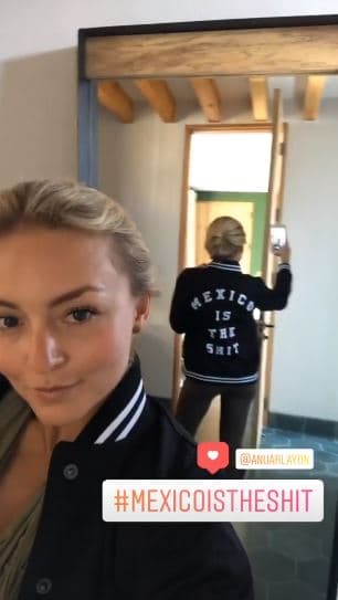 En sus historias de Instagram, Angelique Boyer publicó esta imagen donde lució el 'outfit' que portó para festejar la Independencia de México.