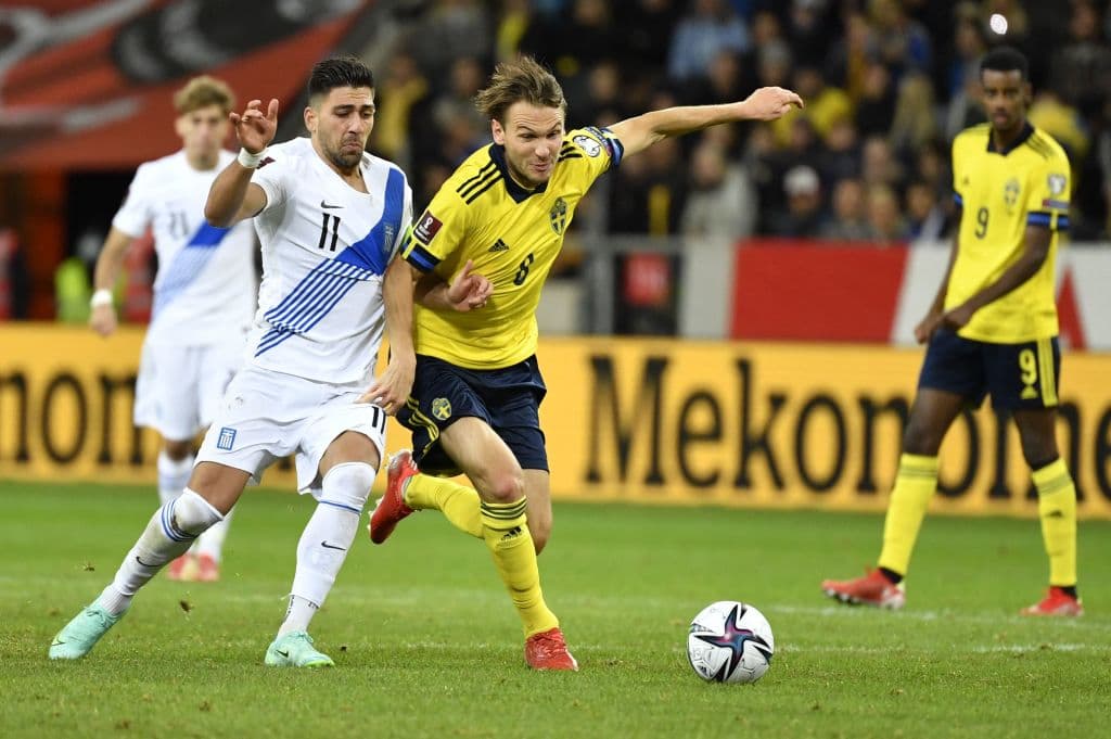 Emil Forsberg y Alexander Isak vuelven a aparecer frente Grecia y le dan la victoria a Suecia 2-0.