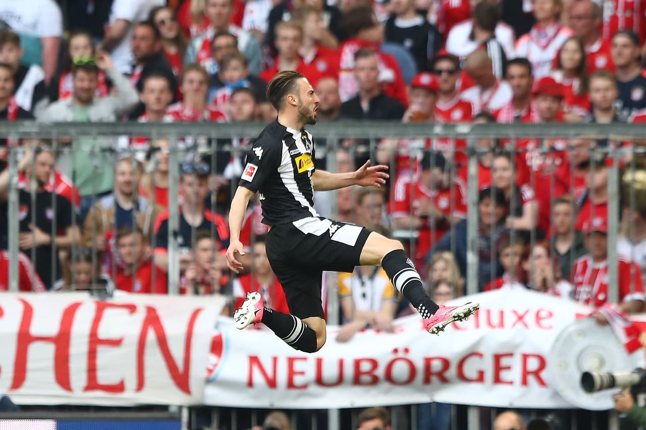 Llegando por derecha, el delantero recortó y de pierna izquierda mandó la pelota al palo más lejano de Sven Ulreich.