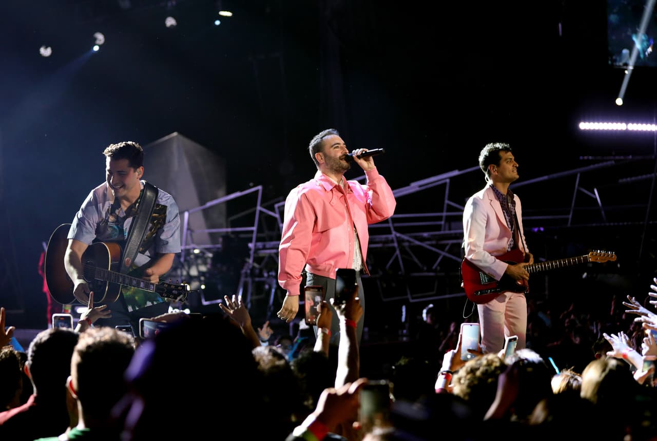 <h2 class="cms-H2-H2">Reik - 4 nominaciones</h2>
<br>
<br>-Colaboración Del Año - Pop
<br>-Canción Del Año - Pop/Balada
<br>-Grupo o Dúo Del Año - Pop
<br>-La Mezcla Perfecta Del Año
<br>
