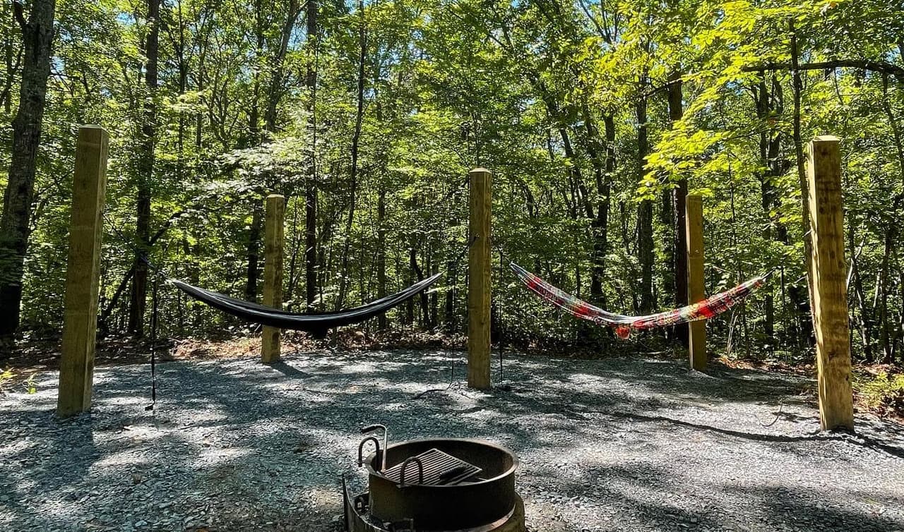 Conoce más sobre el Crowders Mountain State Park,
<b><a href="https://www.ncparks.gov/state-parks/crowders-mountain-state-park#Campground-1137">aquí</a></b>.