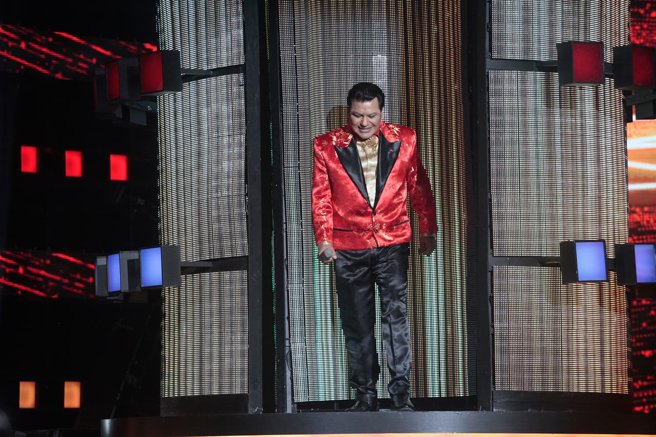 El amor que el público siente por el cantautor mexicano obligó a la producción de Pequeños Gigantes a invitar al imitador llamado Jaime Varela para acompañar a uno de los pequeños participantes a cantar.