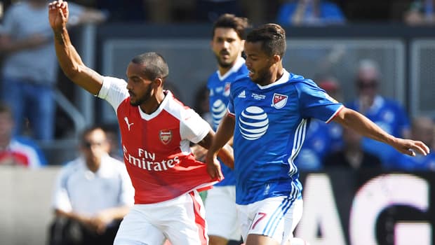 Arsenal FC derrota por 2-1 al Equipo de las Estrellas de la MLS en un emocionante partido