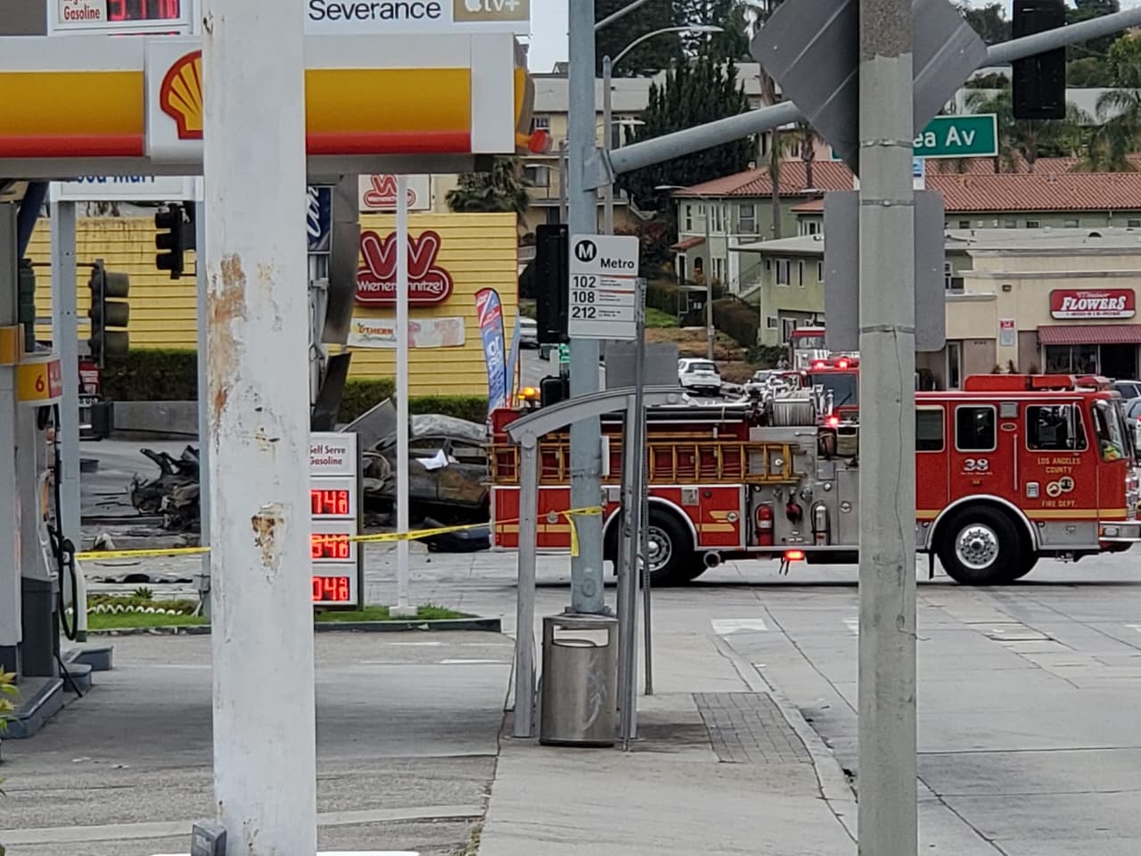 Decenas de agentes estuvieron en la escena investigando la causa de la colisión desde la 1:40 p.m. del jueves hasta las 3:30 a.m. del viernes.