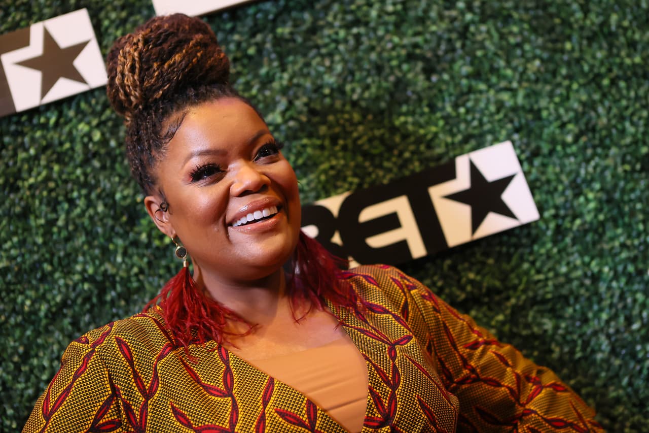 <b>Yvette Nicole Brown</b>. La actriz conocida por la serie Community, Malcolm in the middle y Drake and Josh cuestionó que a Trump no le gustara el discurso de Michelle Obama, pero dijo que debería esperar al de la “tercera dama”, luego dijo que a Melania Trump seguramente le gustó el discurso de Michelle.
<br>