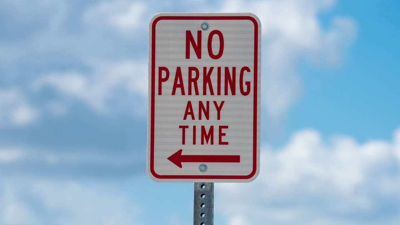 ¿Conoces los lugares prohibidos para estacionarte en California?