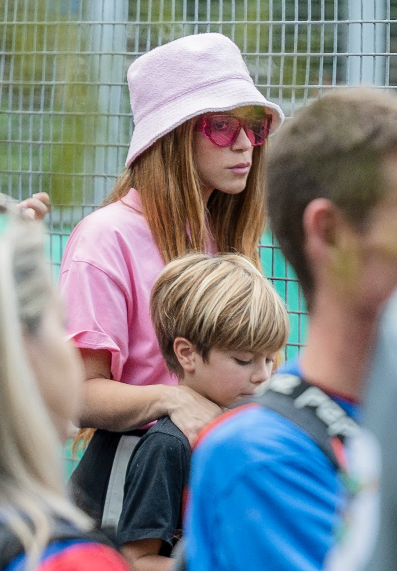 También encara a la justicia española, que
<b> <a href="https://www.univision.com/famosos/shakira-juicio-fraude-fiscal-espana" target="_blank">la acusa de fraude fiscal</a> </b>por casi 14 millones de dólares. 
<br>