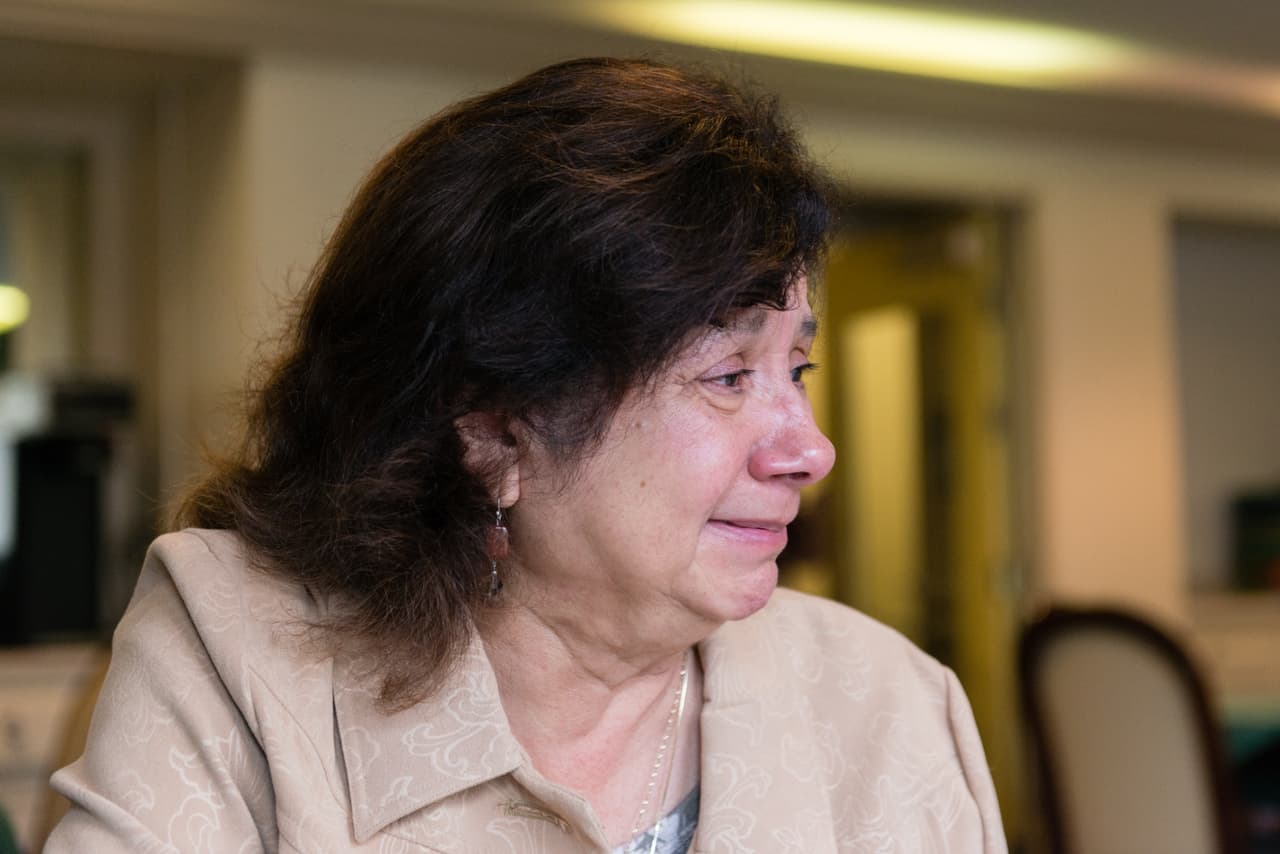 "La decisión de trasladarla a un centro de asistencia fue muy difícil para la familia", dice entre lágrimas.