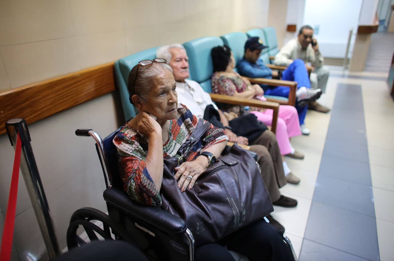 Coronavirus: Presupuesto deja a indocumentados de la tercera edad sin cobertura médica 