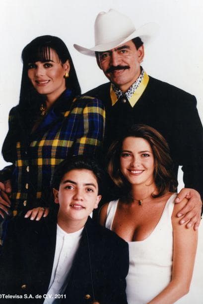 Fue mientras que grababan esta telenovela cuando su matrimonio terminó después de que él le fue infiel con
<b><a href="http://www.univision.com/temas/arleth-teran">Arleth Terán</a></b>, quien también era parte del elenco.