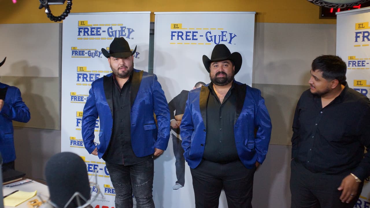 Los tres locutores se la pasaron 🎶 "fine, fine, fine, very good, very good, very good, very, very, very, very good" 🎶 con Los Rieleros de Norte.