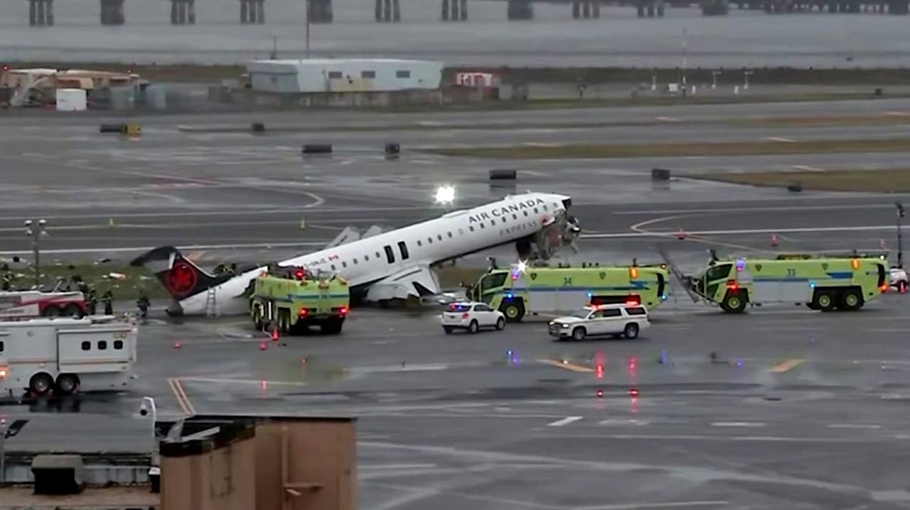 “Vimos el avión partido": Testigos narran a N+ Univision lo que vieron en aeropuerto LaGuardia por choque con camión