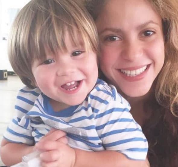 Shakira con uno de sus más grandes tesoros, el adorable Sasha.