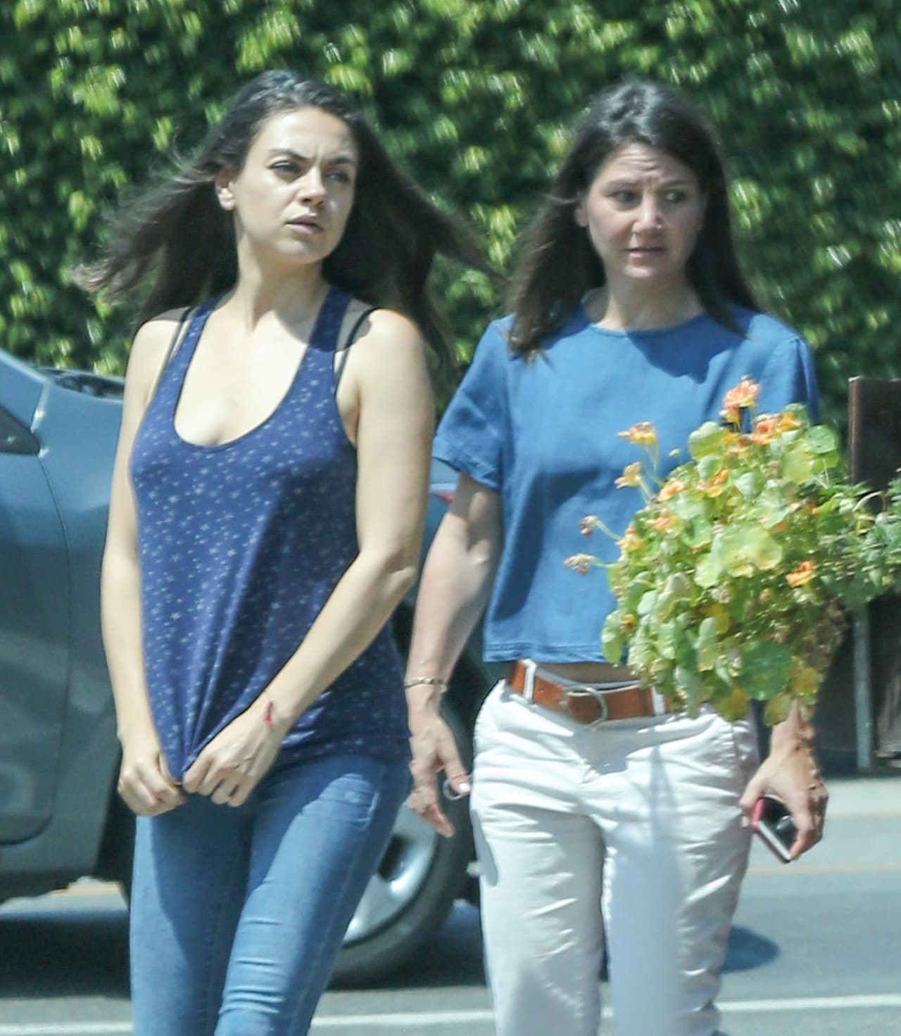 La actriz y una amiga salieron a tomar un cafecito en California.