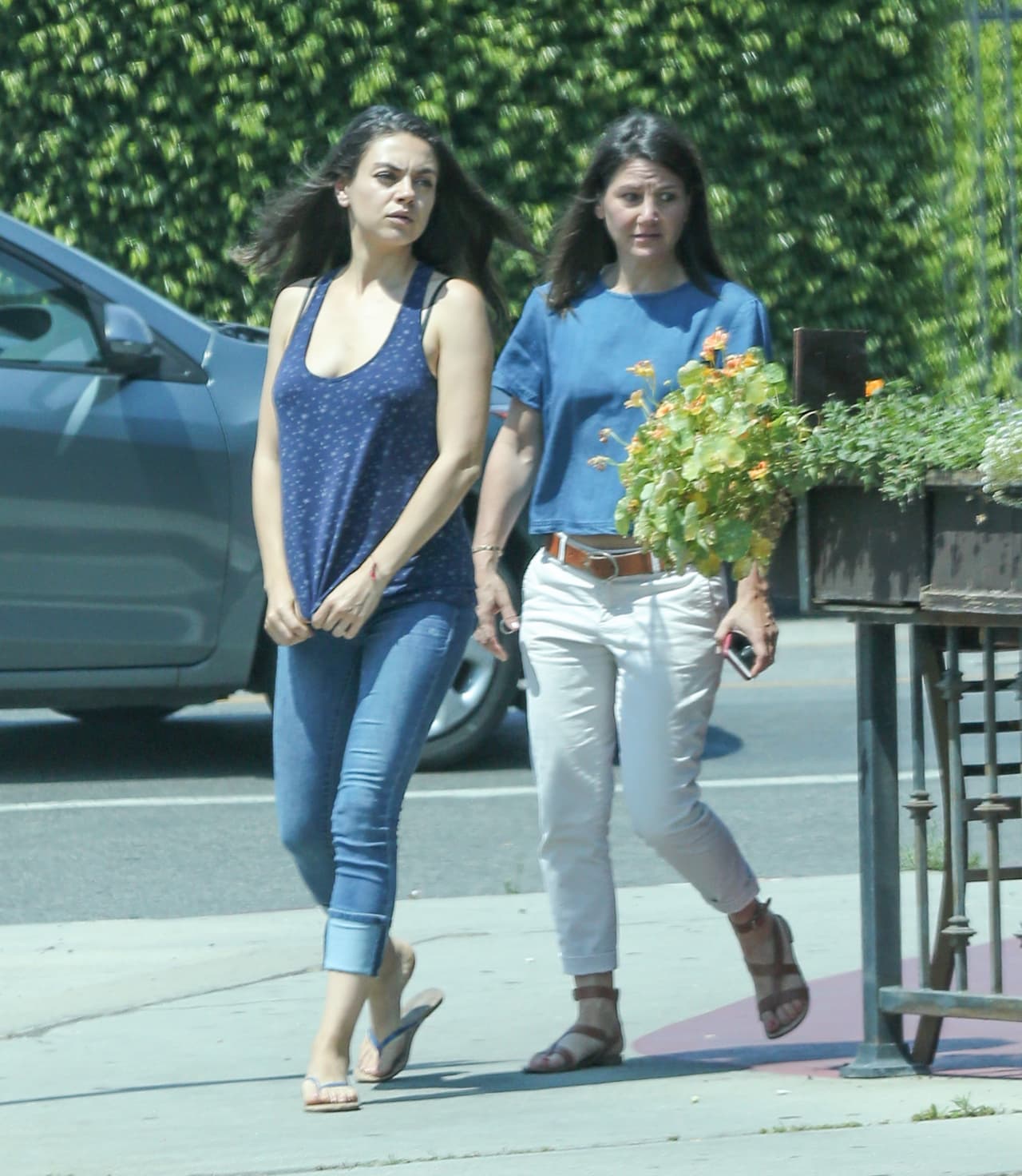 Aunque desde semanas atrás ya sabíamos que Mila y Ashton están esperando su segundo hijo, por fin pudimos ver a la actriz con su pancita.