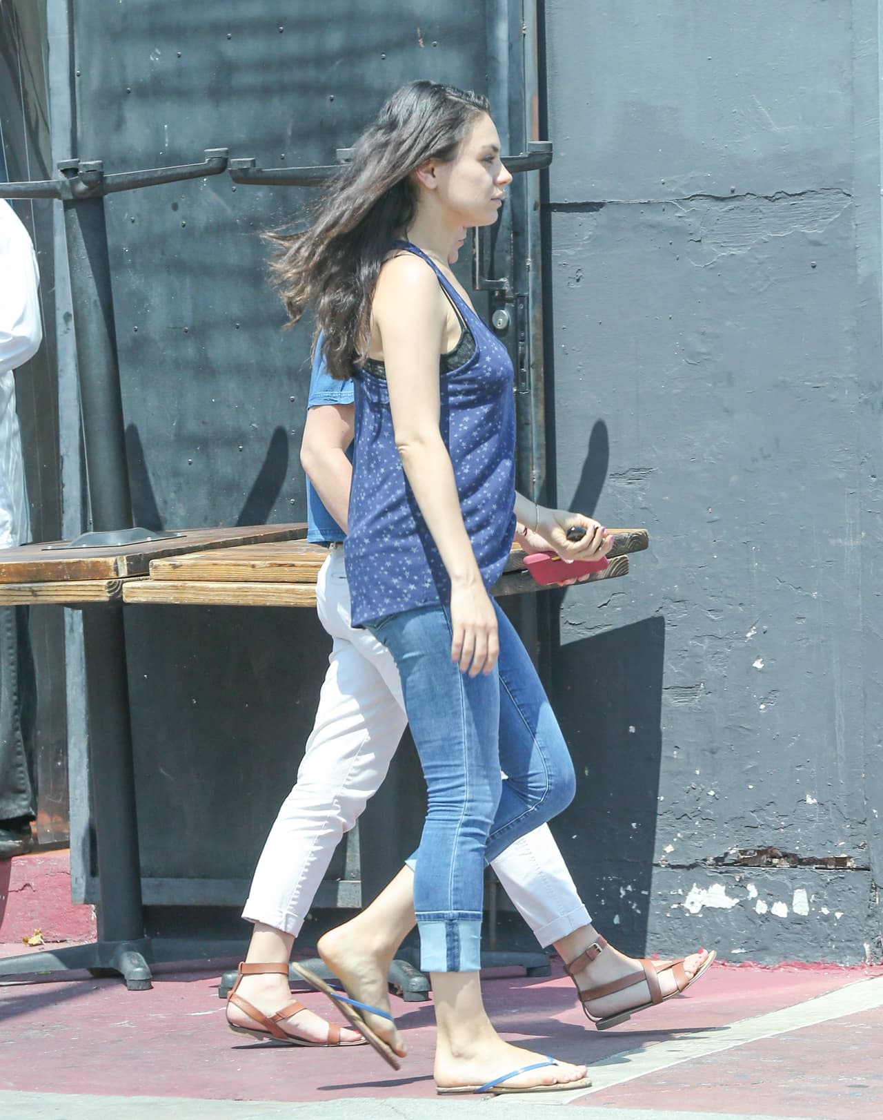 A juzgar por el tamaño de su barriga, Mila podría estar en el segundo trimestre de embarazo.