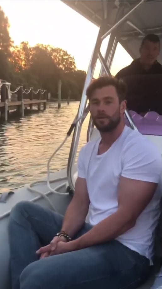 Entre los videos y las fotografías que han publicado, se aprecia que han paseado en bote así como tomado el sol en la piscina.