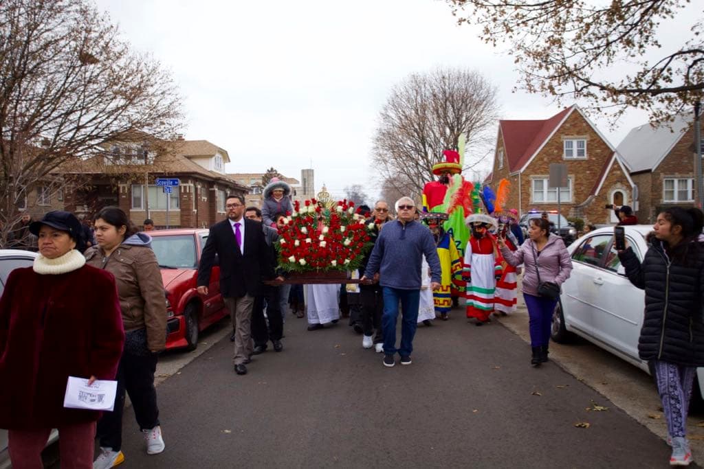 “Ay mucho amor, es muy bonito recuerdo que desde chica… es algo que le agradezco a mis padres por esta tradición”, dijo Zaira Rodriguez que también asistió al evento.