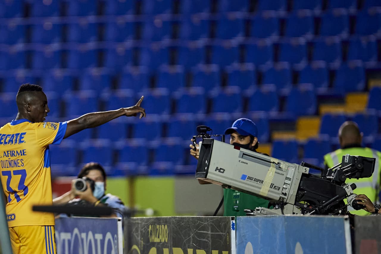 Mandó guardar el esférico con un tremendo testarazo tras recibir un centro al área.
