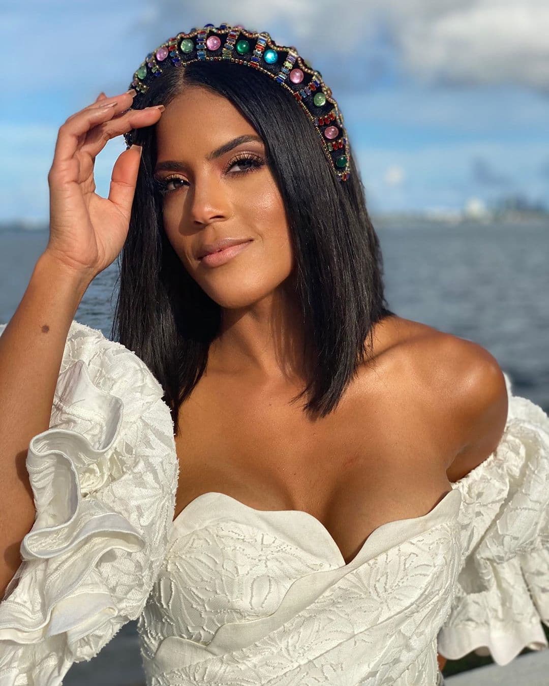 Esa misma semana alcanzó más de 100 mil 'me encanta' en Instagram al publicar esta foto en la que luce un corte 'bob' mediano con su color de cabello natural.