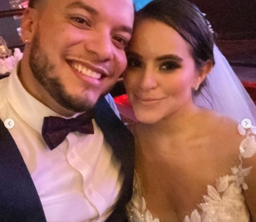 Pero este sábado 21 de noviembre se reveló el motivo que lo llevó a Cancún: la boda de Odalis Gómez Millar, hija del empresario y promotor de boxeo Pepe Gómez, con Michel Escalle.
<br>